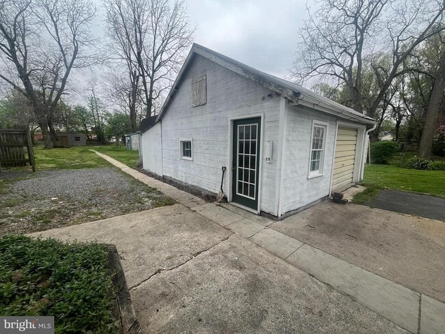 Photo - 762 Broad St Unit B- FIRST FLOOR