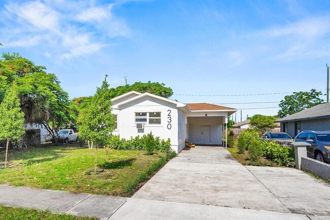 Building Photo - 230 SW 6th Ave Rental