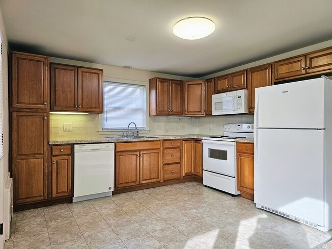 Photo - 292 W Main St