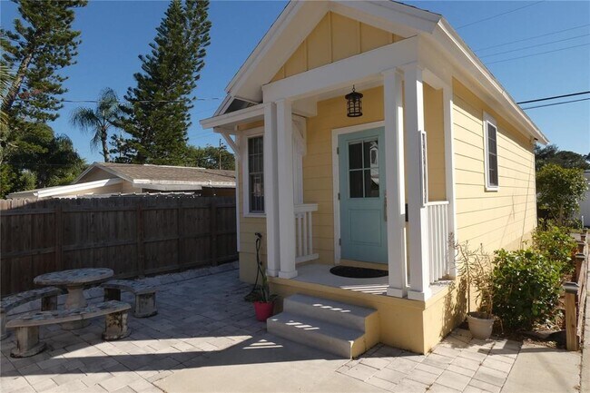 Photo - 220 43rd Ave NE Unit rear apt