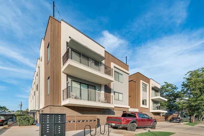 Photo - 2222 Moser Ave Unidad 115