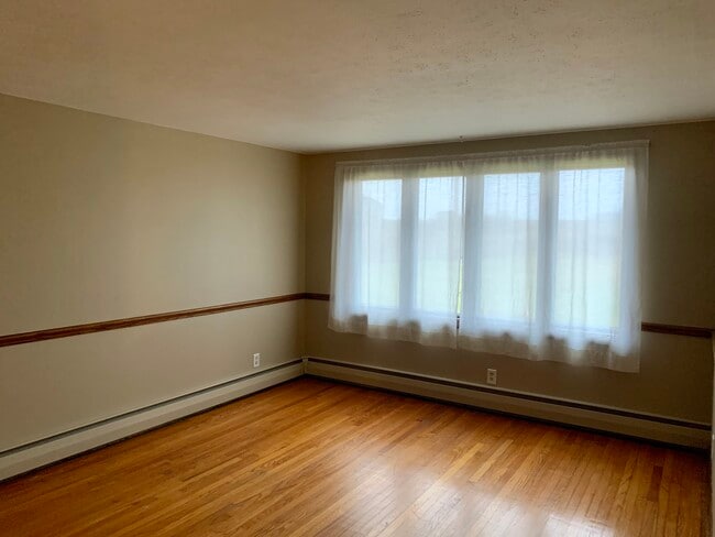 Photo - 4370 Seeman St SW