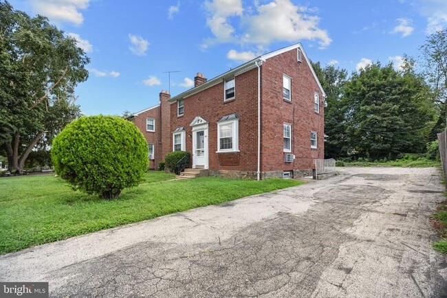 Photo - 906 Rhawn St
