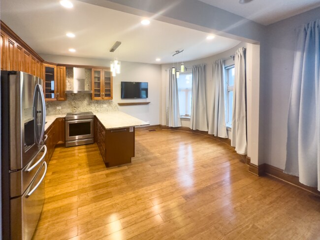 Photo - 3714 S Indiana Ave Unit 2