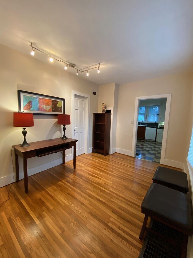 Photo - 1031 Memorial Ave Casa