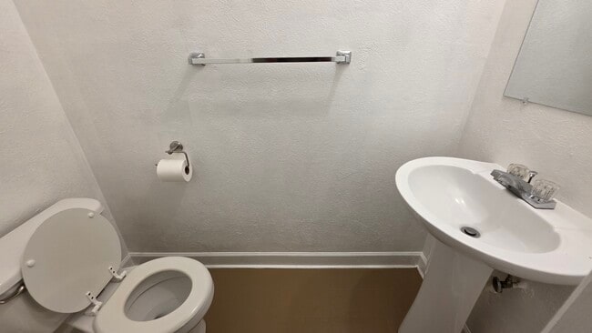 Photo - 401 Advocate Ct