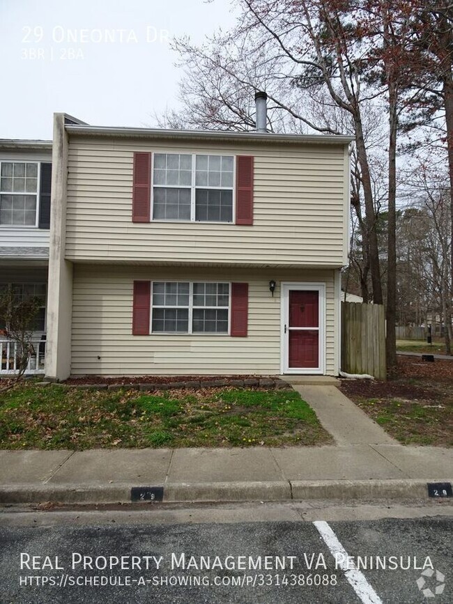 Building Photo - 3 Bedroom 1.5 Bathroom Townhome in Denbroo...