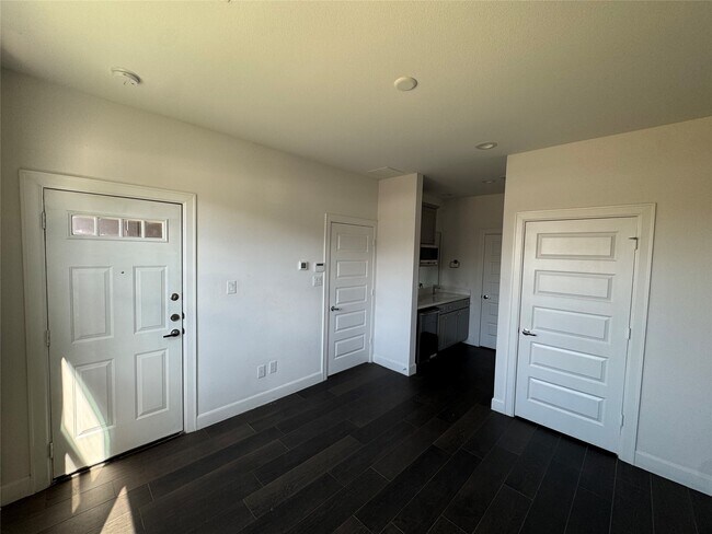 Photo - 304 Jensen Dr