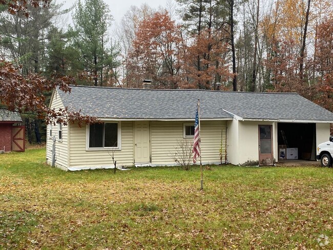 Building Photo - Cozy two Bedroom House