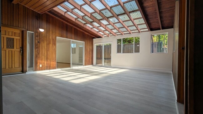 Building Photo - Spacious 4Bed/3Bath House Home in El Cerrito!