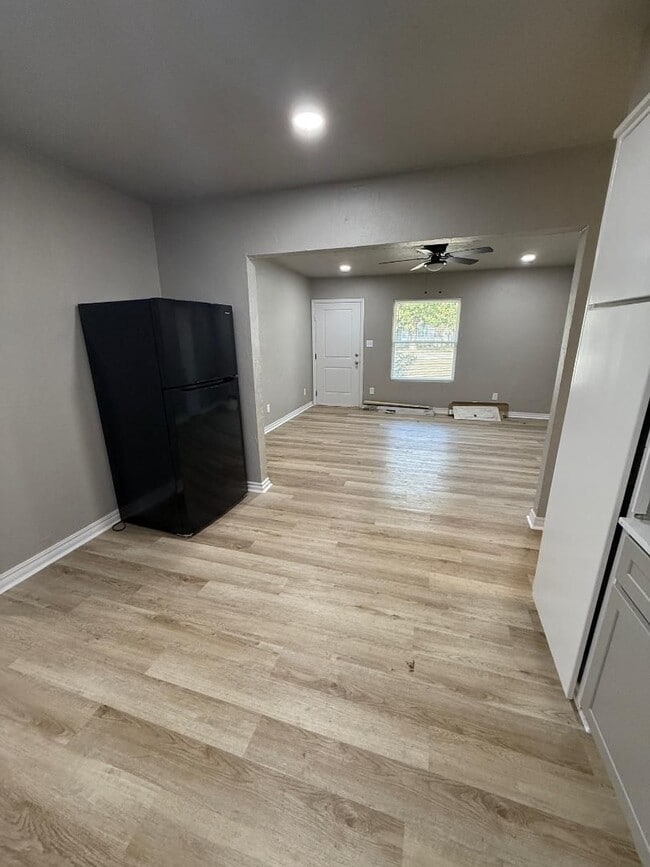 Photo - 4 Bed 1 Bath Home Available For Lease!