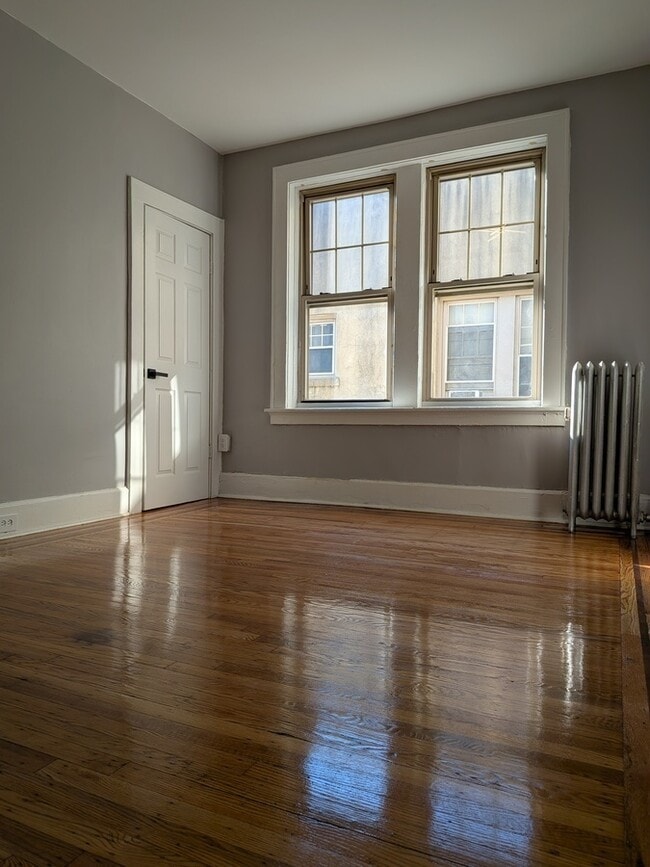 Building Photo - 380 Bloomfield Ave Unit 304