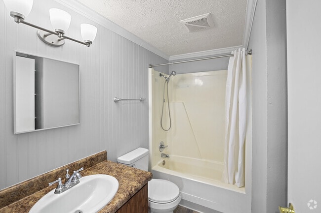 1BR, 1BA - 577SF - Bathroom