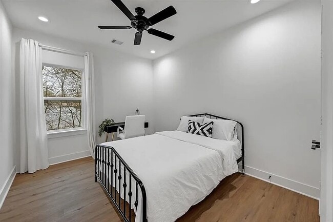 Building Photo - 6814 Burkett St.