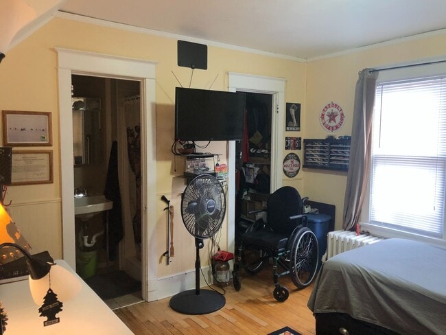 Photo - Large Five Bedroom Home in Lakeside!