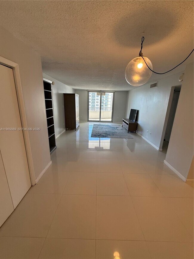 Photo - 5555 Collins Ave Unit 12Z