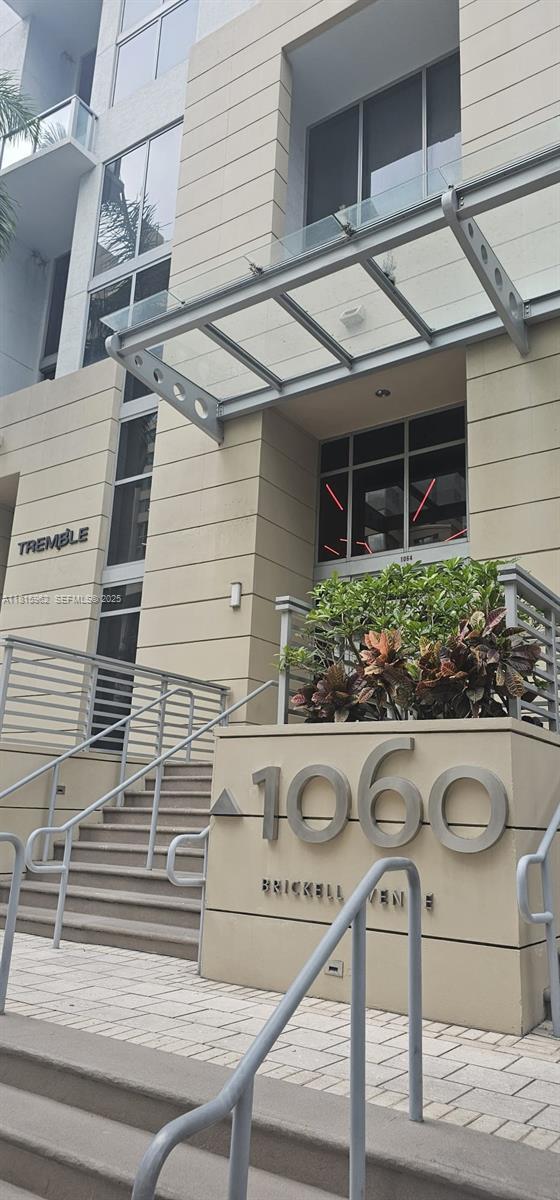 Building Photo - 1060 Brickell Ave Unit 3417