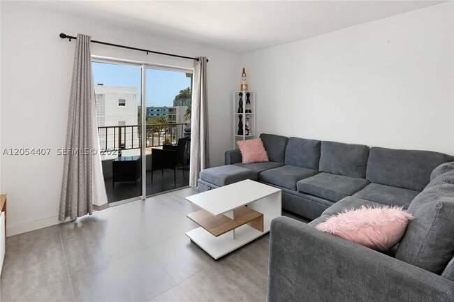 Photo - 1580 West Dr Unit 504