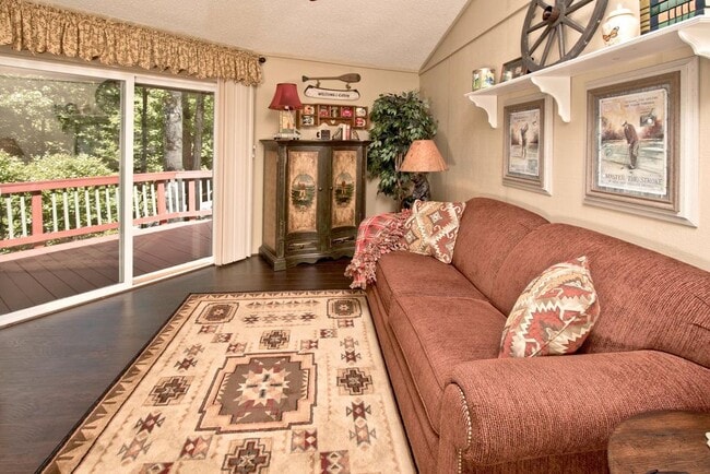 Photo - 50 Broadmoor Ln