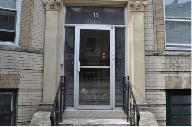 Photo - 23 Saint Lukes Rd Unit 1