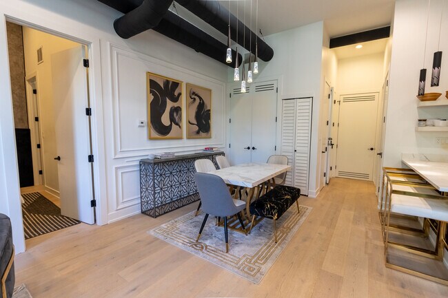 Photo - 77 W Chestnut St