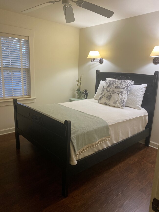 GUEST BDR - 107 W Owens St Unit #2