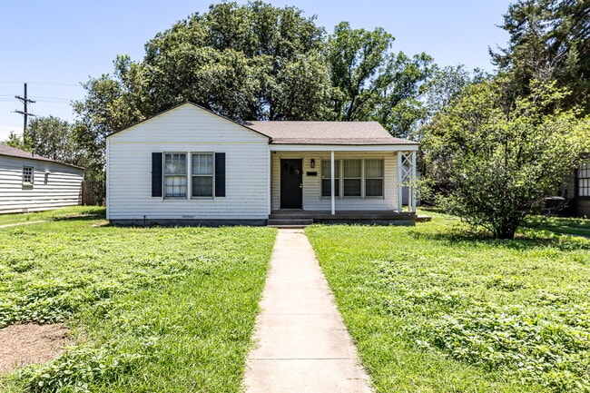 Building Photo - Charming Home Near Texas Tech – Modern Upg...