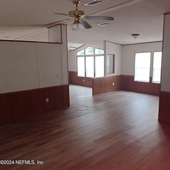 Photo - 463 Logan Ave