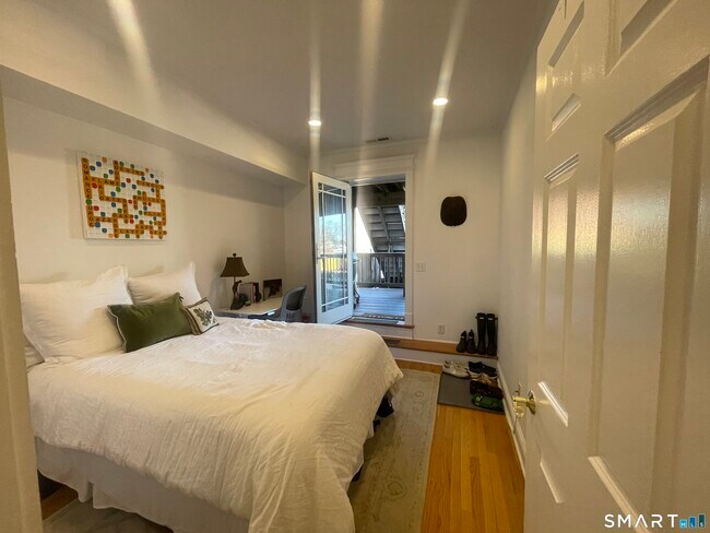 Photo - 345 Greenwich Ave Unidad 2