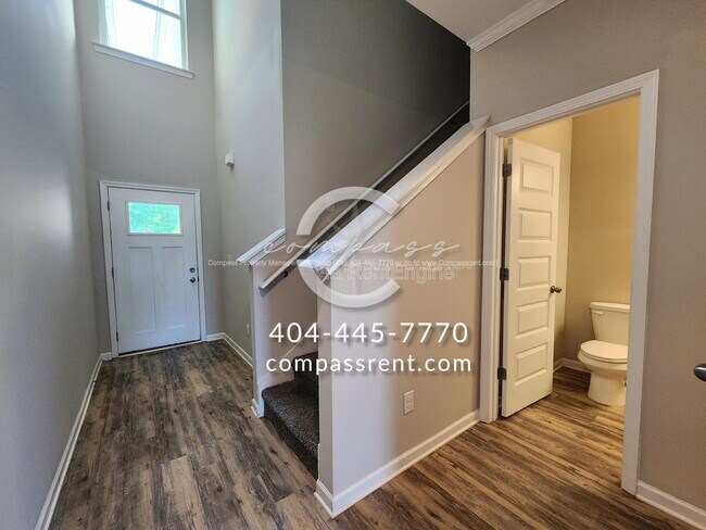 Photo - 228 Lyndon Wy NW