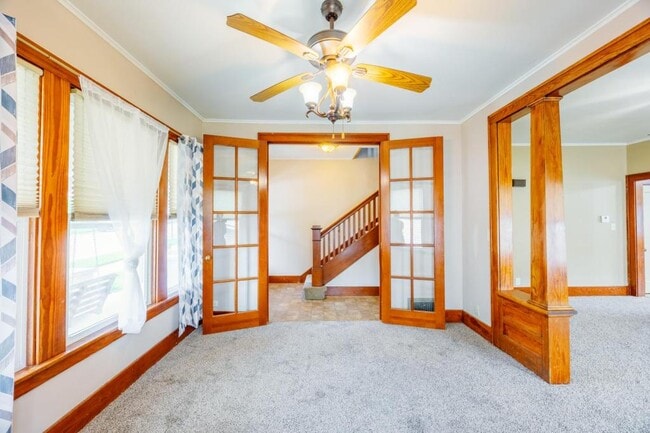 Building Photo - 209 W 4th St Rental