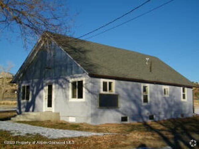 Building Photo - Charming 2 Bedroom Home- PRICE REDUCED!