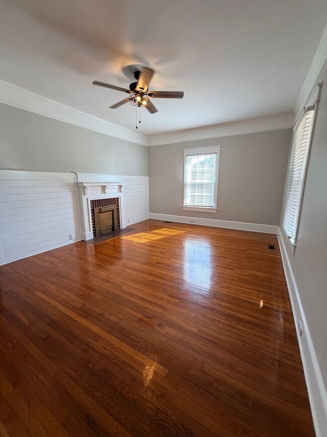 Photo - 205 Saluda St Unit 205 Saluda St