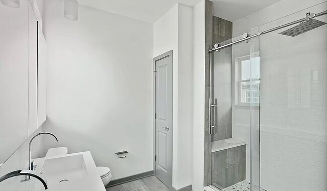 Photo - 2646 Janney St