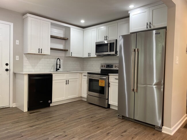 Photo - 110 Booker St