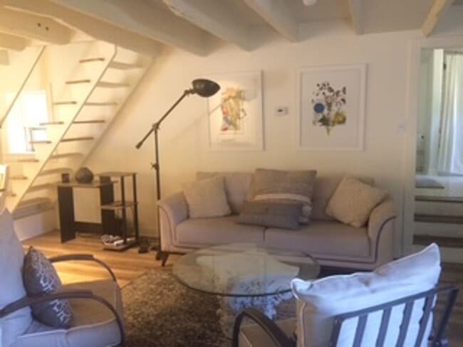 Photo - Great in town location