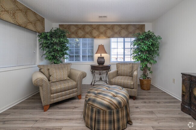 2BR, 2BA - 1,029SF - Sunroom