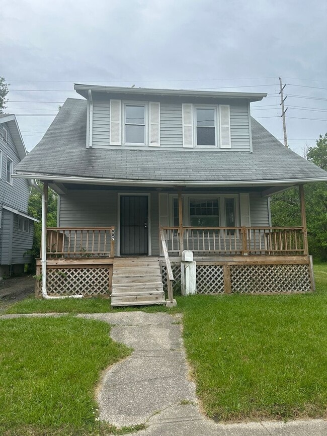 Building Photo - 807 E 131st St