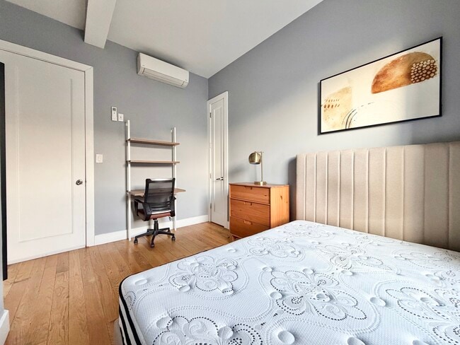 Building Photo - Furnished room/NOT APARTMENT Unit 4B