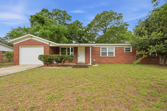 Photo - 358 Coral Dr SW