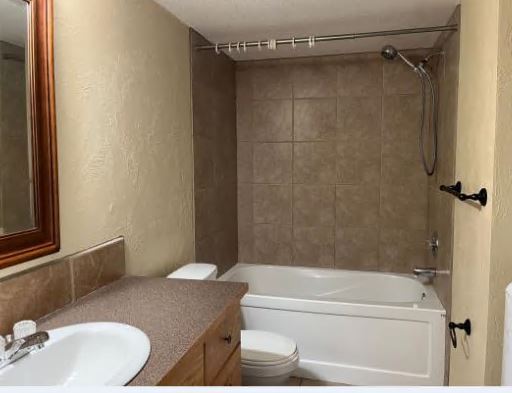 Photo - 2 Bed 1 Bath Lower unit - Closer to Downtown Unité B