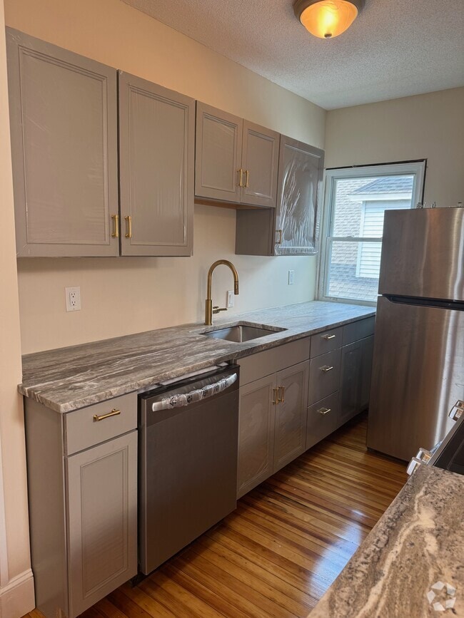 Building Photo - 10 Bretton Rd Unit 10 Bretton Road 3rd Floor Rental