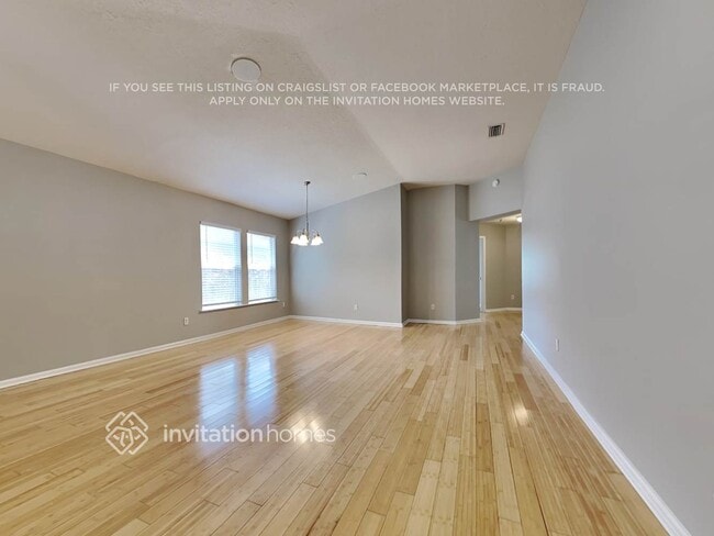 Photo - 650 MacKenzie Cir