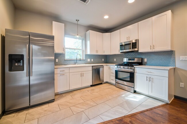 Photo - 3704 Harmon Ave Unidad B