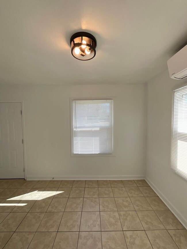 Photo - ****Rent Special***** 50% off the first re...