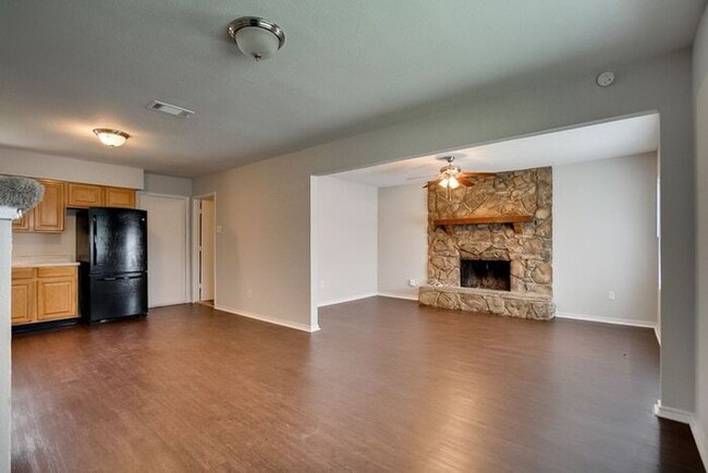 Photo - No Application Fees* $500 off 1st month re... House