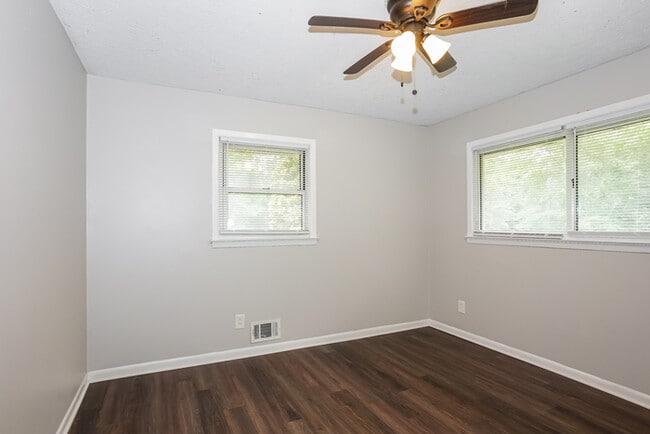 Photo - 445 Birch St