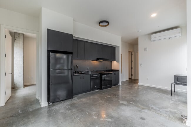 3BR, 1BA - 863SF