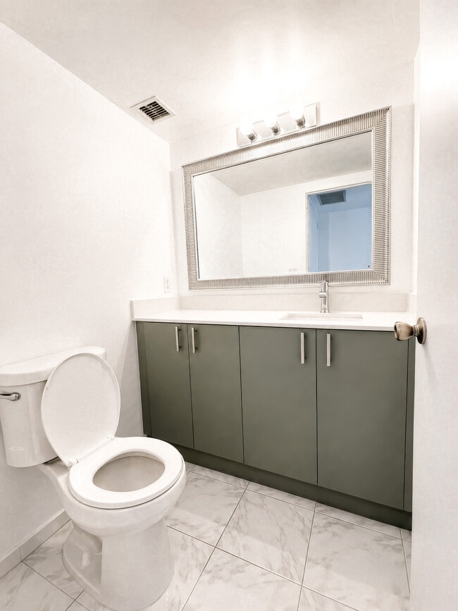 Half Bath - 3430 Galt Ocean Dr Unit 403