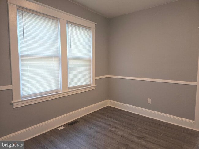 Photo - 2911 Markley Ave